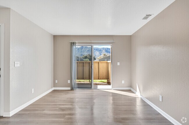 1BR, 1BA - 650SF - Living Room