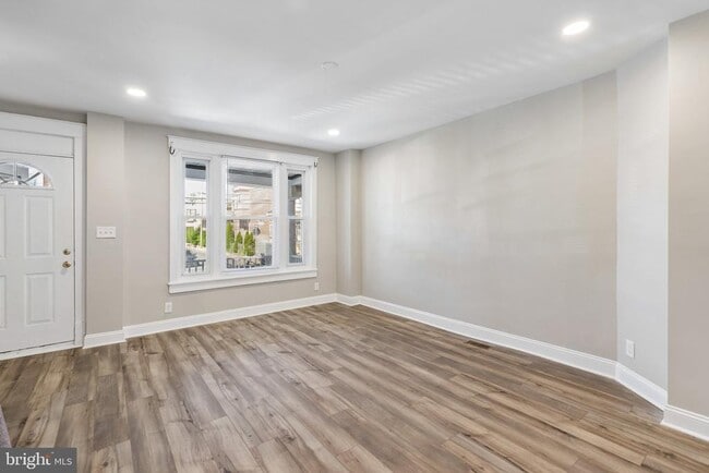 Photo - 5536 Pine St