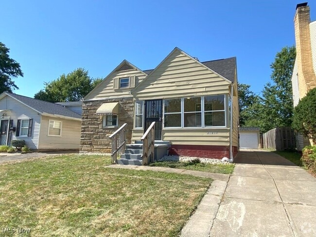 Building Photo - 21417 Gardenview Dr Rental