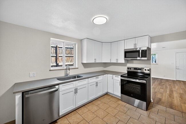 Building Photo - 1857 S Jackson St Unit 1859 Rental