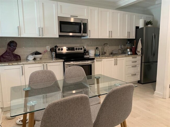 Photo - 801 SW 10th St Unidad 2