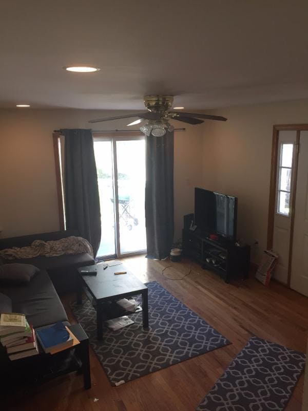 Building Photo - 241 W 3rd St Unit ##R