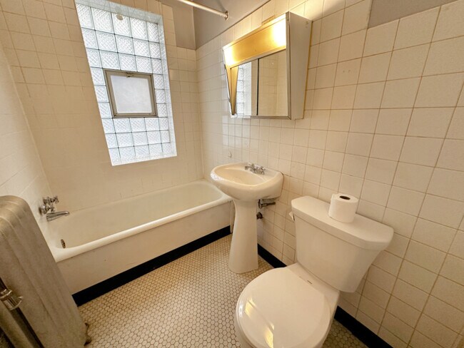 Photo - 4010 N Bernard St Unidad 7