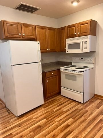 Building Photo - 1 Rhubena St Unit 2L