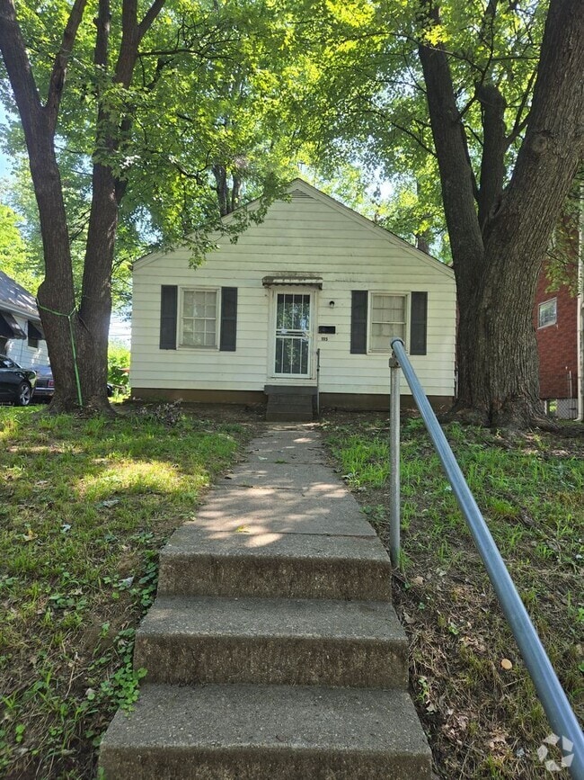 Building Photo - 2BR/1BA House recently renovated