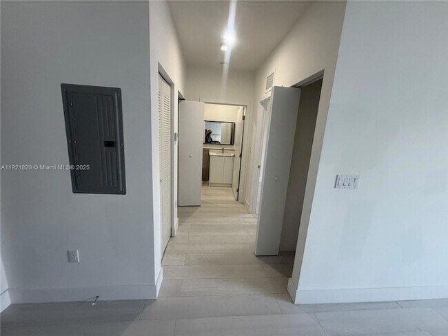 Photo - 909 E 24th St Unit 403