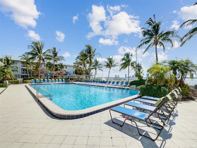 Building Photo - Marina Key