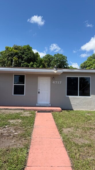 4717 NW 168th Ter