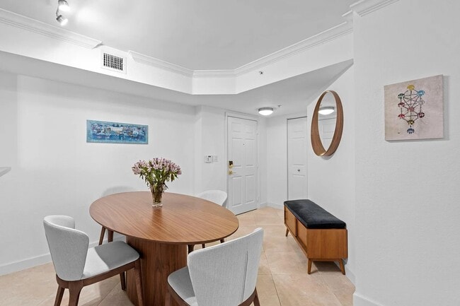 Dining area - 1801 N Flagler Dr Unit 303