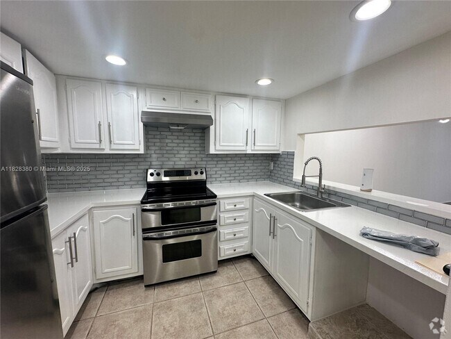 Building Photo - 13685 NE 10th Ave Unit 208 Rental