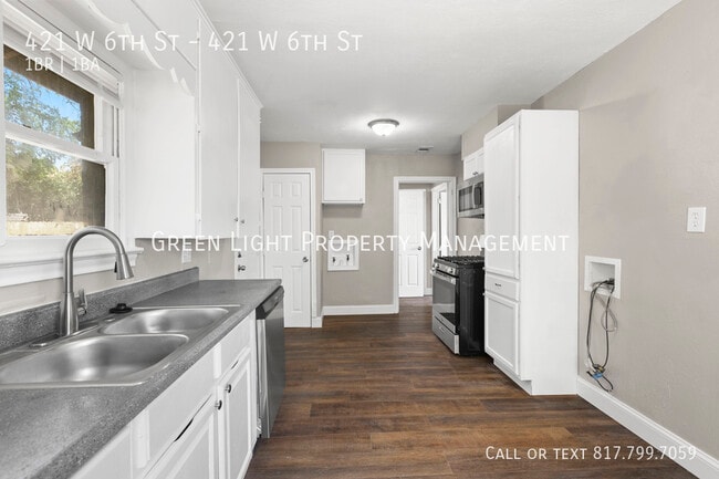 Photo - 421 W 6th St Unidad 421 W 6th St