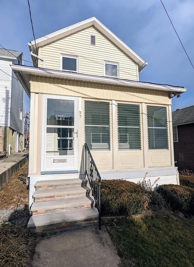 Photo - 37 Hurbane St