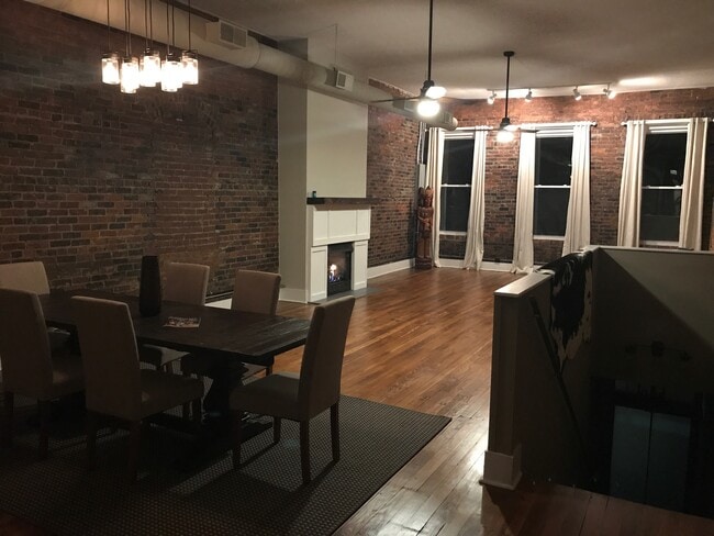 Building Photo - 111 Market House Square Unit 201