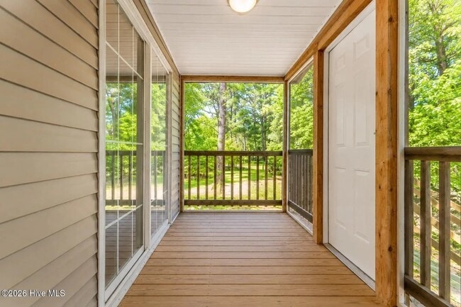 Photo - 150 Junior Rd
