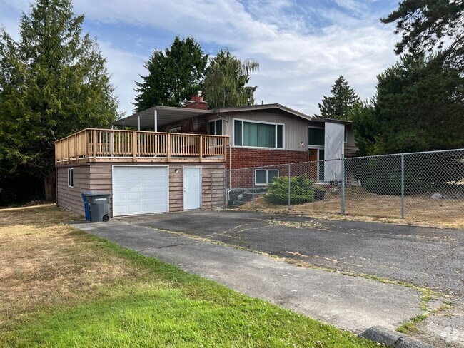 Building Photo - GREAT LOCATION MID-ENTRY ON CORNER LOT NEA... Rental
