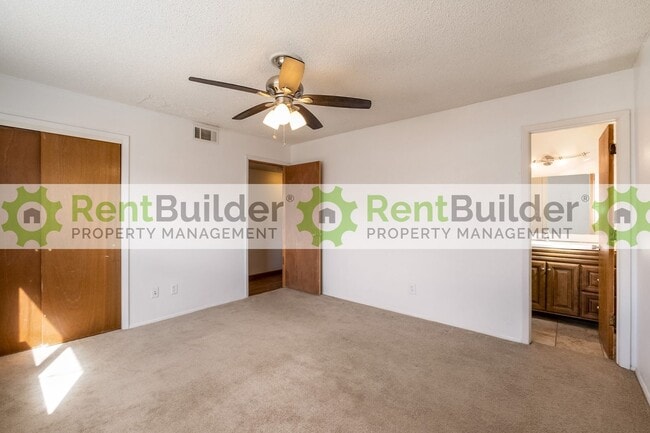 Photo - 14104 Turner Pl NE