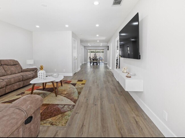 Photo - 1322 Riverside Cir