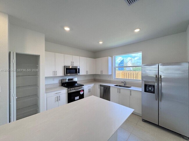 Photo - 1182 Palm Dr