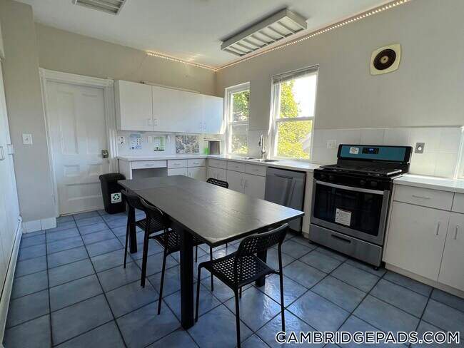 Photo - 1000 Memorial Dr Unidad 2