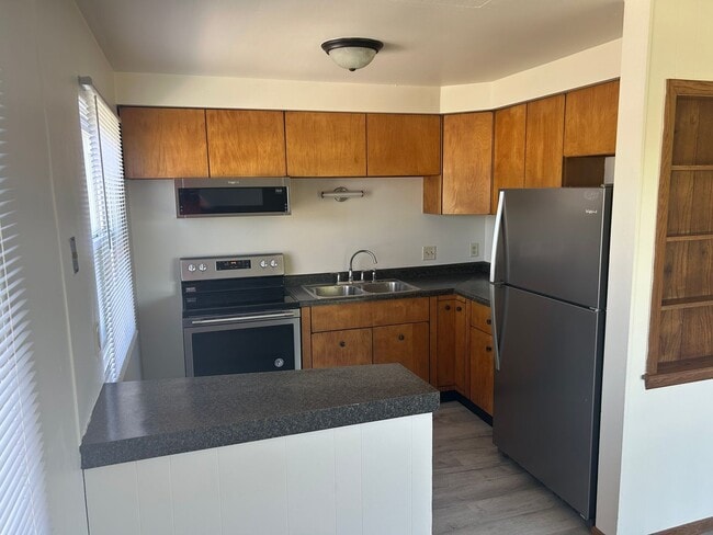 2 Bedroom Upper with Heat and Water included - 2 Bedroom Upper with Heat and Water included Apartment Unit #5