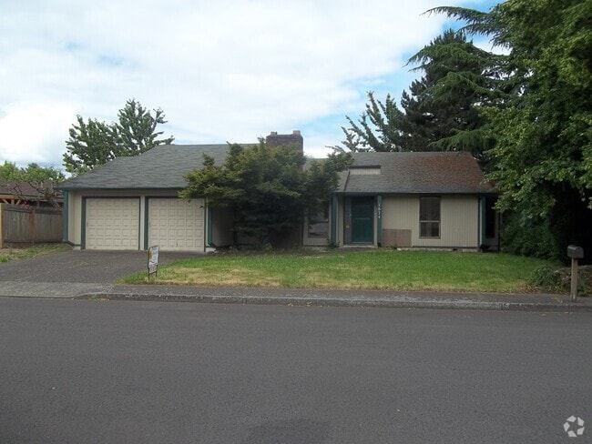 Building Photo - 1674 SE Queenborough St Rental