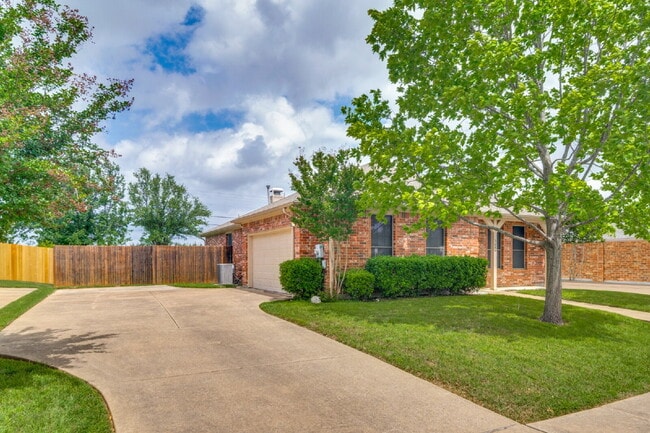 Photo - Move In Ready 3 Bed, 2 Bath Home Close to HEB, Costco, and The Harbor