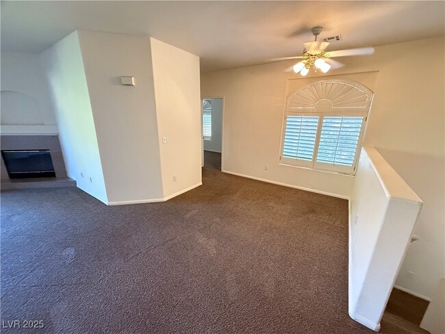 Building Photo - 2050 W Warm Springs Rd Unit 3423