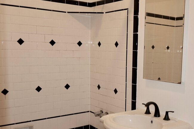 Photo - 636 Burnside Ave Unit 204