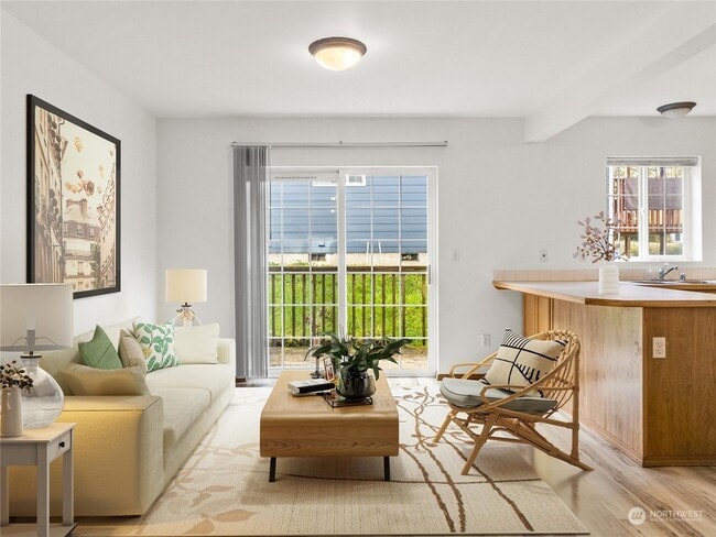 Photo - 2411 Conger Ave NW Unidad A