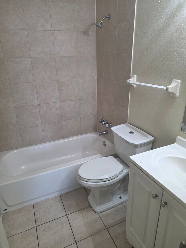 Photo - 3/2 DUPLEX