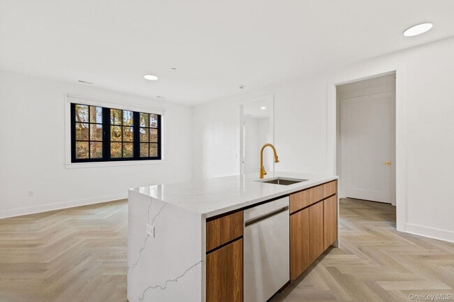 Photo - 100 E Putnam Ave Unit 304