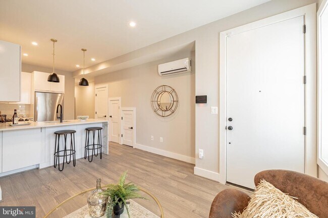 Photo - 1120 Penn St NE Unit 2BDR/2.5 BA Apt