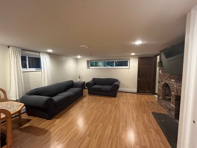 409 Adams St Unidad Onebedroom
