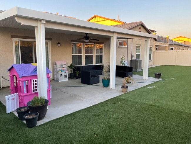 Building Photo - 28621 Yarow Way