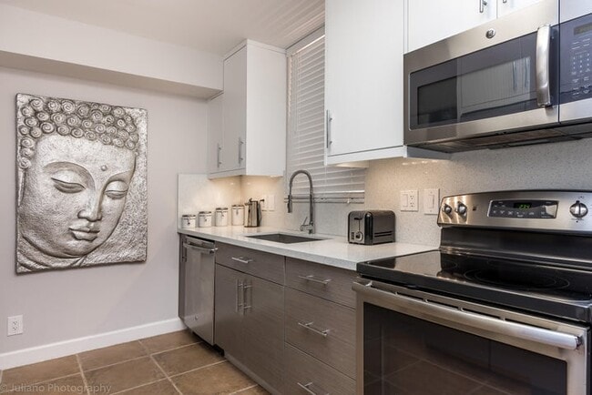 Building Photo - 2255 Lindell Blvd Unit 4306