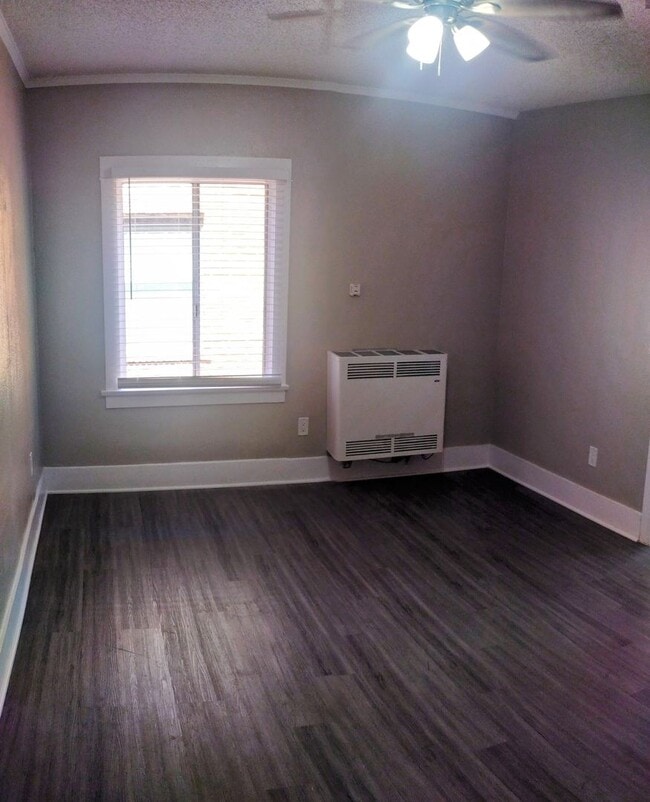 Building Photo - 632-638 W 8th St. Unit 636