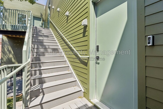 Building Photo - 1617 NW 16th St Unit E