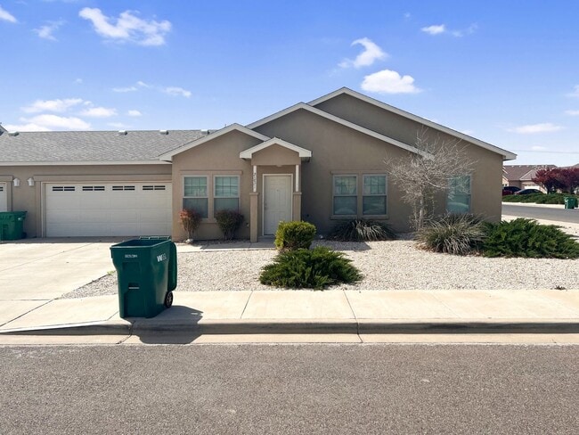 Building Photo - 2319-2331 N Desert Willow Ln Unit 2331