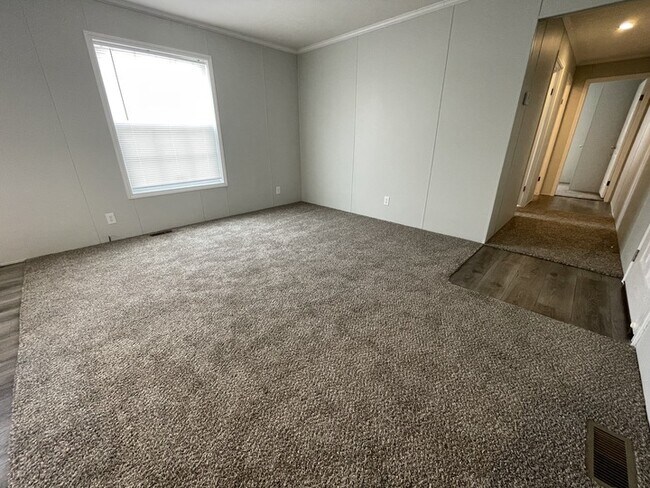 Photo - 38035 Leverette Ave