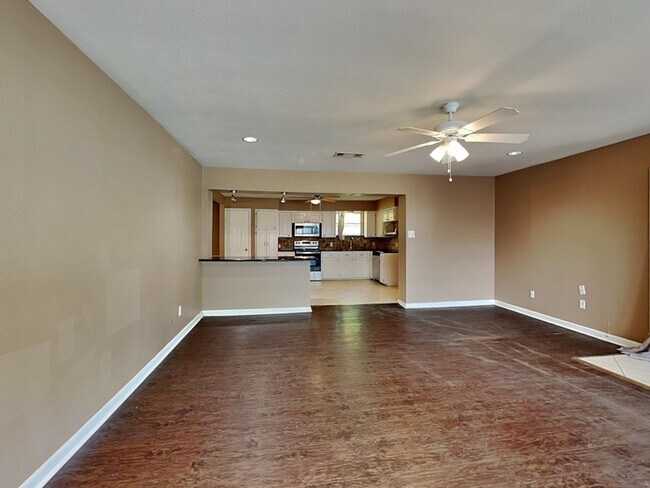 Photo - 107 Laurel St