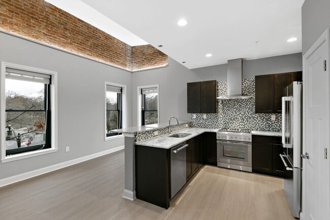 Building Photo - 560 Madison Ave Unit 560 Madison Avenue- 3PH
