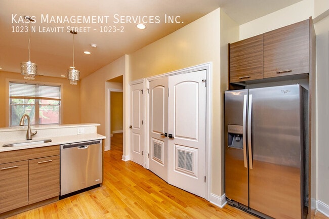 Building Photo - 1023 N Leavitt St Unit 1023-2