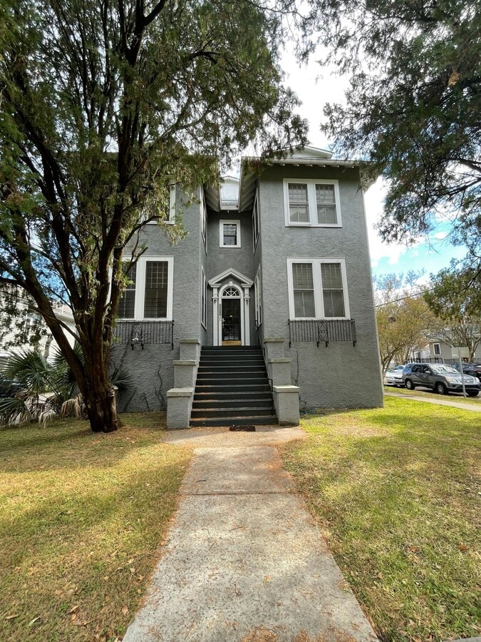 Newly Renovated 3 Bed, 2 Bath Near Campus - Newly Renovated 3 Bed, 2 Bath Near Campus Unit E - Rear