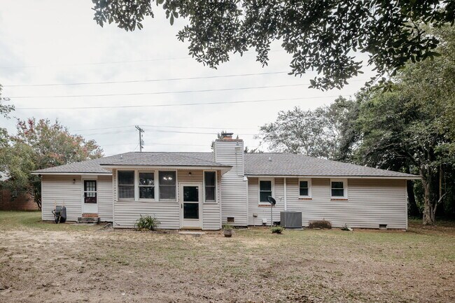 Fully Furnished Charleston Rental Near Folly Beach – Utilities Included | $3,100/Month