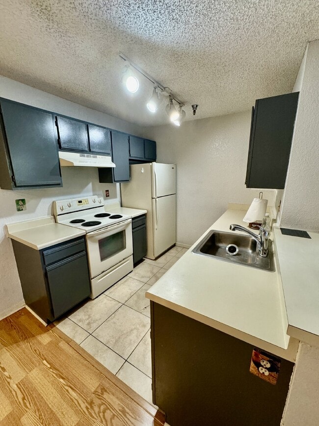 Photo - "Charming 1-Bedroom Retreat in St. Petersburg - Modern Comfort with 729 Sq Ft of Cozy Living!" Unit 1802