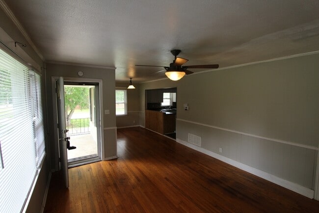 Photo - 2215 Rosewood Dr