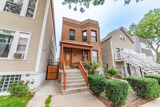 Building Photo - 3107 N Bernard St Unit #2