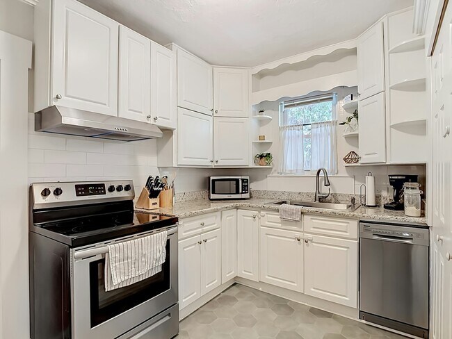 Photo - 115 E Lambright St