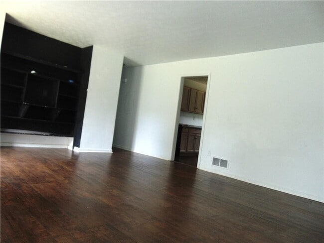 Photo - 886 Rowland St