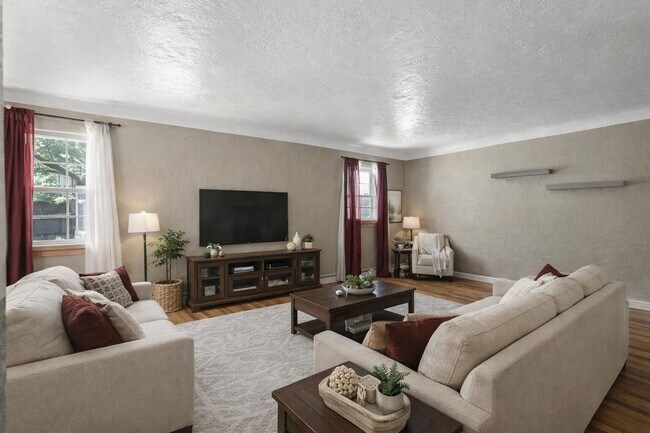 Photo - 1632 Columbia Dr SE